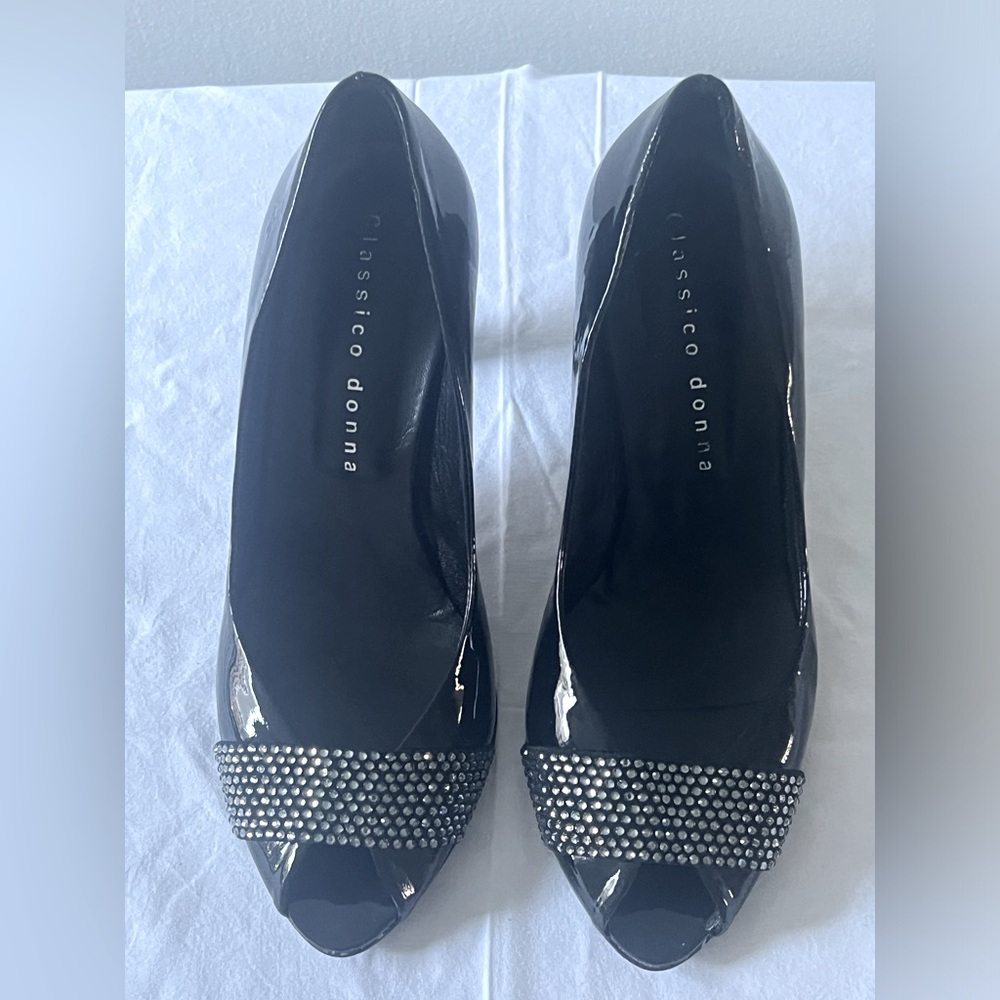 Classico Donna patent open toe shoe size 38 heel 3”